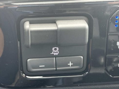 New 2026 Chevrolet Silverado 2500 ZR2 AWD/4WD image 24