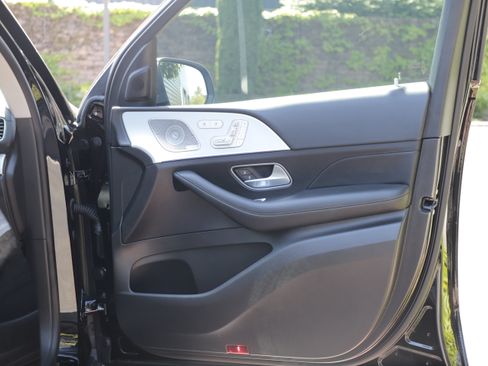Used 2024 Mercedes-Benz GLS 450 4MATIC image 9