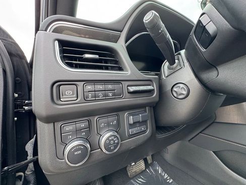 Used 2024 GMC Yukon AT4 w/ Technology Package AWD/4WD image 18