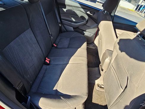 Used 2016 Ford Focus SE w/ SE Sport Package image 12