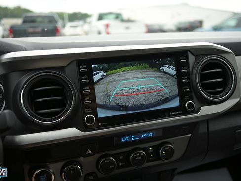 Used 2023 Toyota Tacoma SR5 AWD/4WD image 3