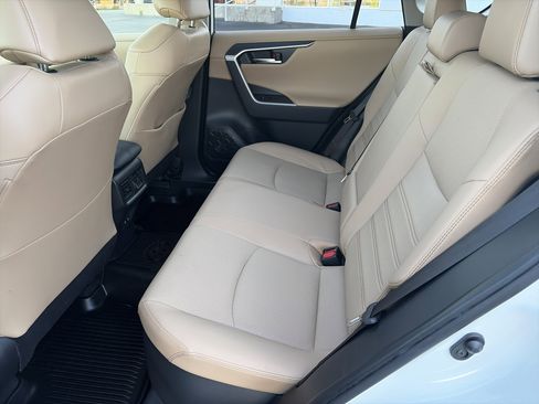 Used 2019 Toyota RAV4 Limited image 26