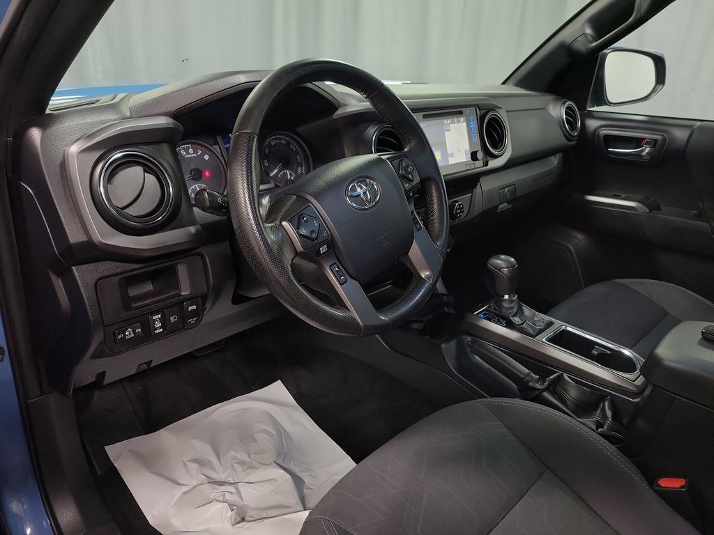 Used 2019 Toyota Tacoma TRD Off-Road AWD/4WD image 19