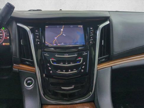 Used 2015 Cadillac Escalade Luxury RWD image 15