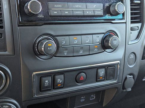 Used 2024 Nissan Titan SV image 29