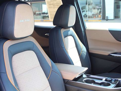 Used 2025 Chevrolet Equinox ACTIV w/ Safety and Technology Package FWD image 18