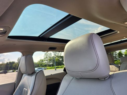 Used 2020 Chrysler Pacifica Limited FWD image 26