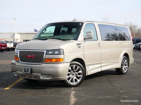 Used 2022 GMC Savana 2500 w/ Enhanced Convenience Package image 13