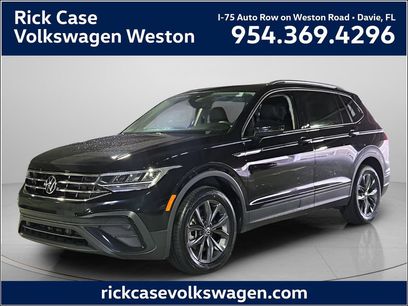 Used 2023 Volkswagen Tiguan SE w/ Panoramic Sunroof Package
