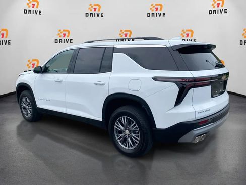 Used 2026 Chevrolet Traverse LT w/ Driver Confidence Package FWD image 3