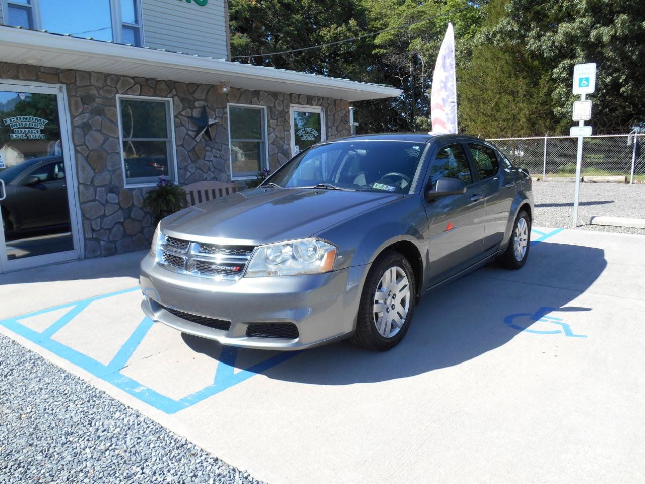 Used 2013 Dodge Avenger SE FWD image 1