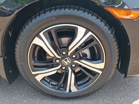 Used 2018 Honda Civic Touring image 8