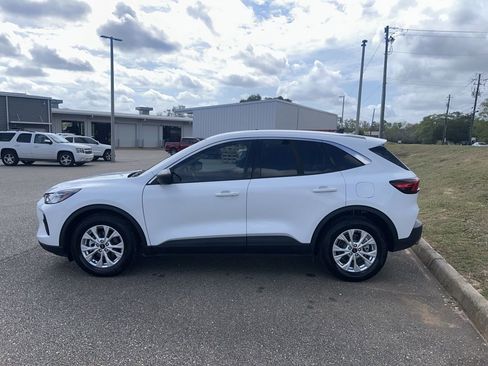 Used 2023 Ford Escape Active w/ Tech Pack #1 FWD image 3