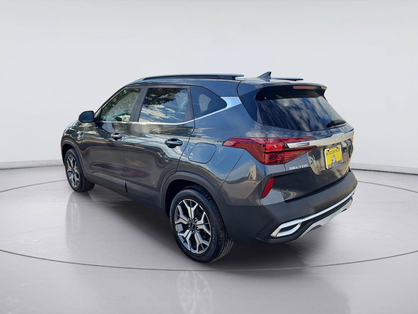 Used 2023 Kia Seltos EX AWD/4WD image 3