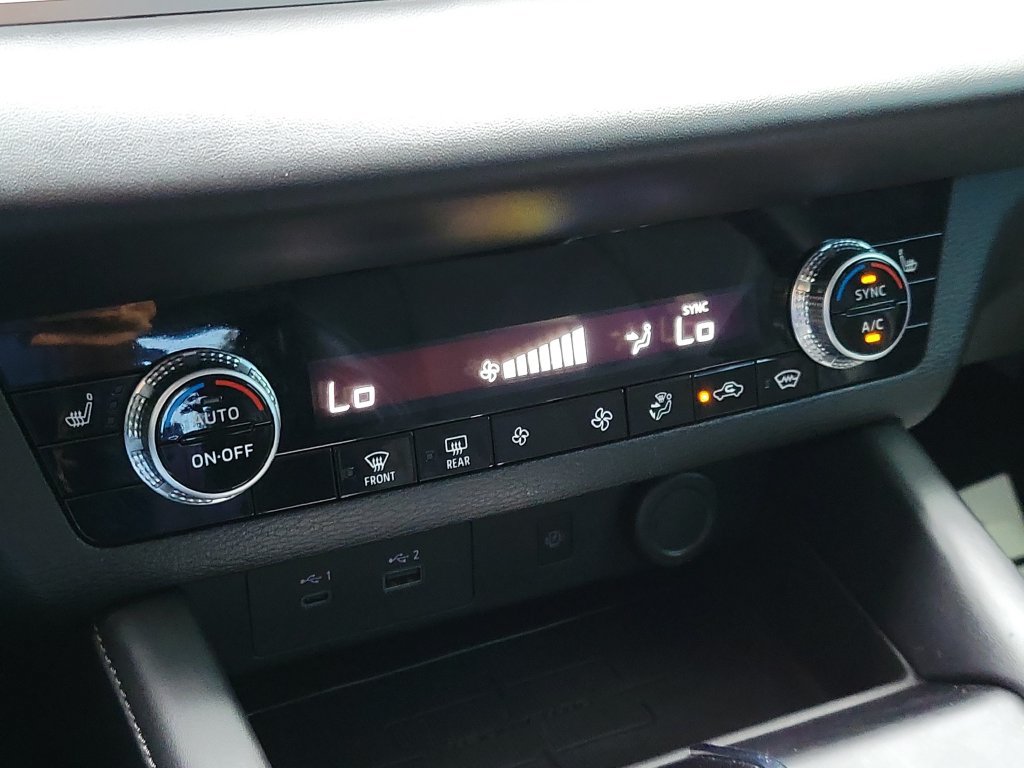 Used 2024 Mitsubishi Outlander 4WD Plug-In Hybrid image 24