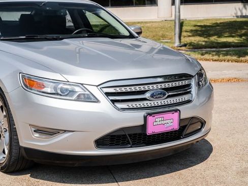 Used 2010 Ford Taurus SHO image 22