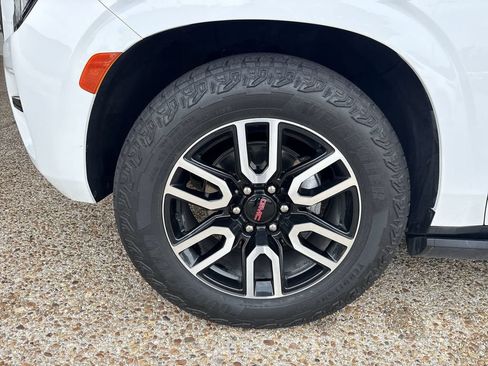 Certified 2024 GMC Yukon XL AT4 w/ AT4 Premium Plus Package AWD/4WD image 34