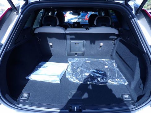 New 2026 Volvo XC60 B5 Core w/ Climate Package image 25