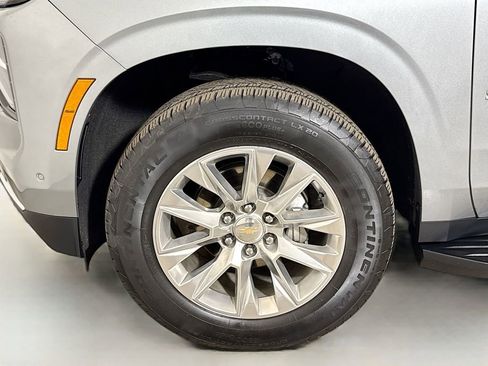Certified 2025 Chevrolet Suburban Premier RWD image 31