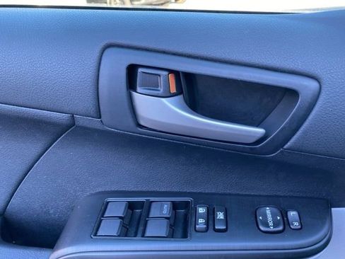Used 2012 Toyota Camry L image 17