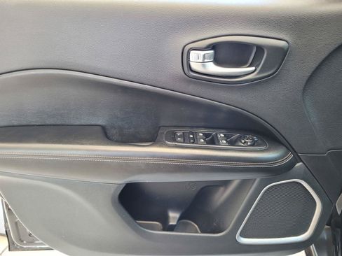 Used 2019 Jeep Compass Latitude w/ Popular Equipment Group FWD image 24