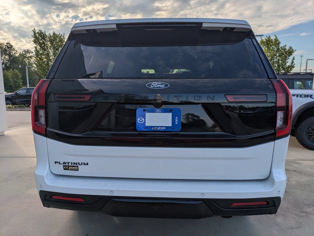 New 2026 Ford Expedition Platinum w/ Stealth Appearance Package AWD/4WD image 5