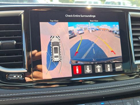 Used 2024 Chrysler Pacifica Touring-L image 24