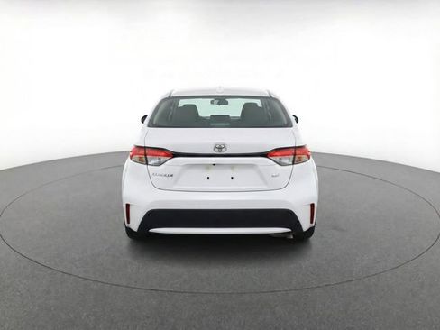 Used 2025 Toyota Corolla LE image 4