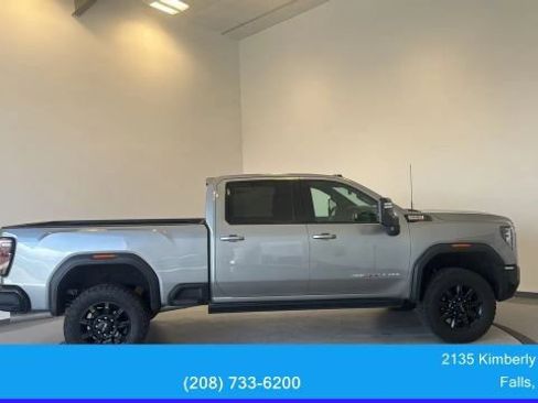Used 2025 GMC Sierra 2500 AT4X AWD/4WD image 15