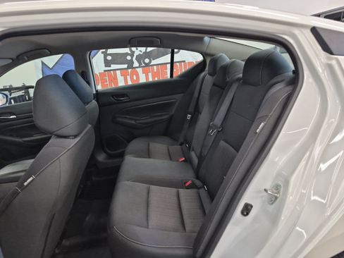 Used 2025 Nissan Altima 2.5 SV FWD image 15