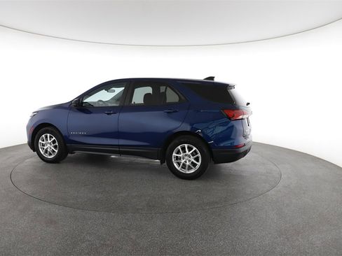 Used 2022 Chevrolet Equinox LS w/ LS Convenience Package image 8