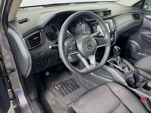 Used 2020 Nissan Rogue SV image 9