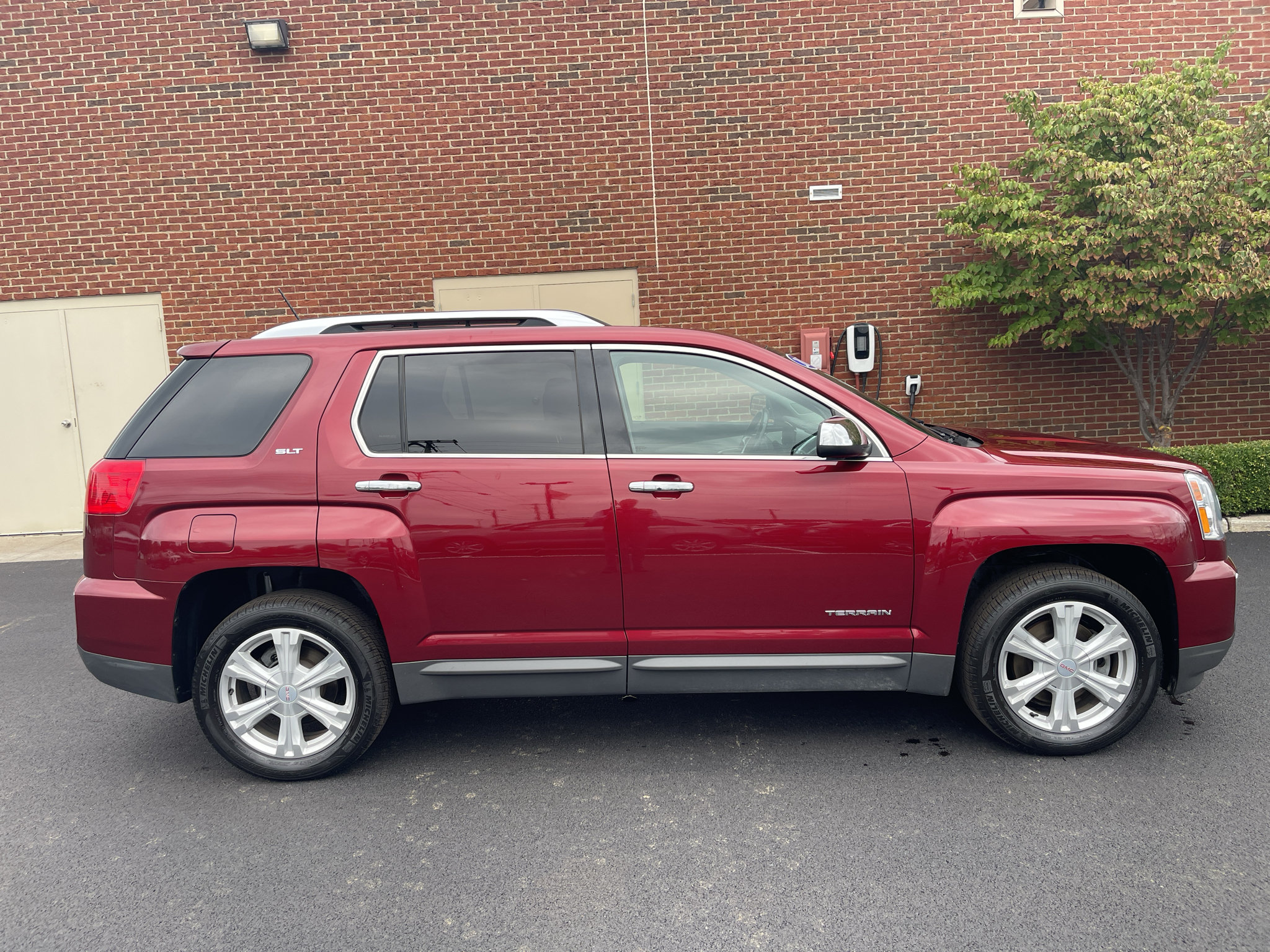 Used 2017 GMC Terrain SLT w/ Open Road Package FWD image 4