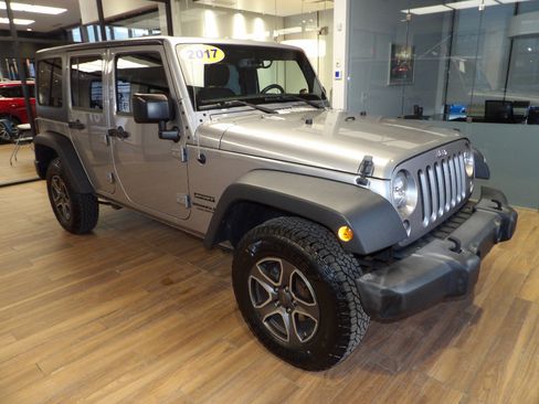 Used 2017 Jeep Wrangler Unlimited Sport w/ Quick Order Package 24S AWD/4WD image 3