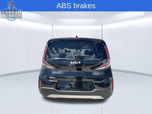 Used 2025 Kia Soul LX w/ LX Technology Package FWD image 3