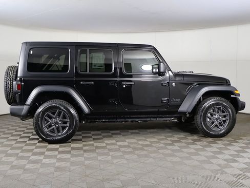 Used 2024 Jeep Wrangler Unlimited Sport AWD/4WD image 16