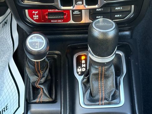 Used 2023 Jeep Gladiator Mojave w/ Cold Weather Group image 17