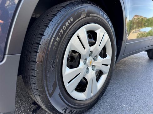 Used 2018 Chevrolet Trax LS FWD image 9
