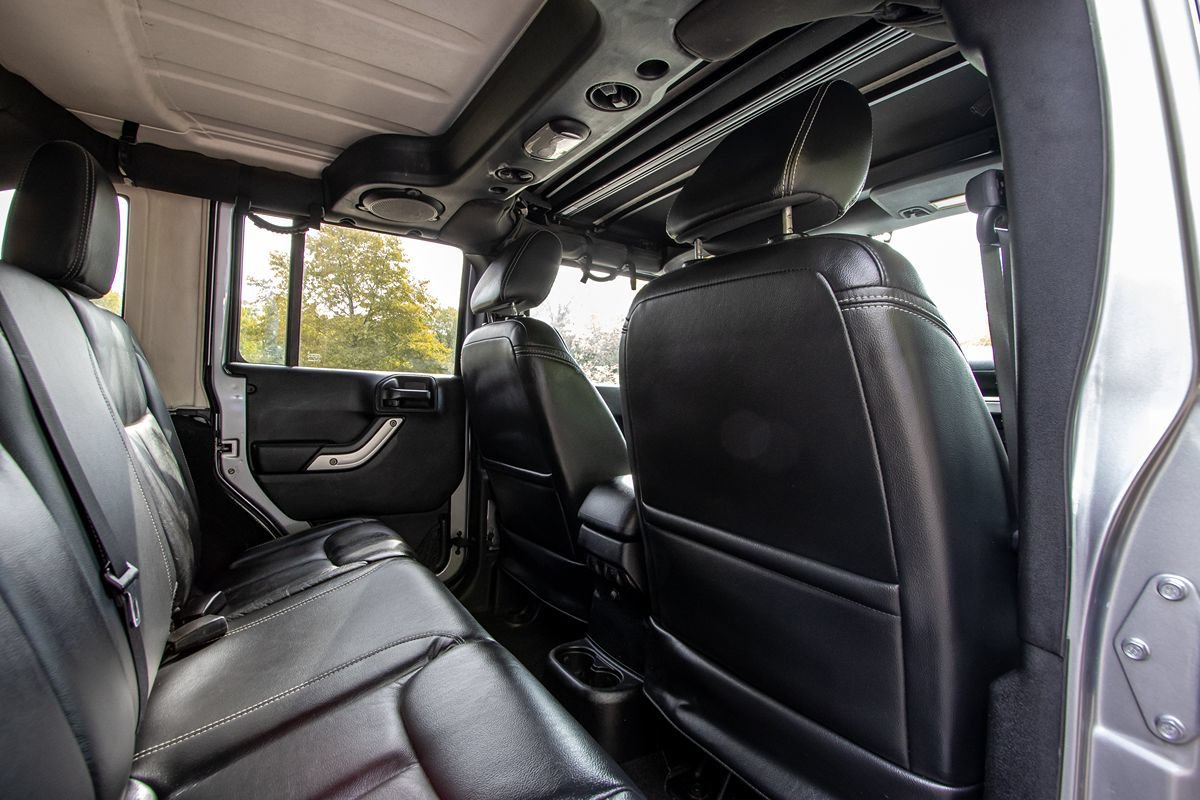 Used 2013 Jeep Wrangler Unlimited Rubicon w/ Connectivity Group AWD/4WD image 20