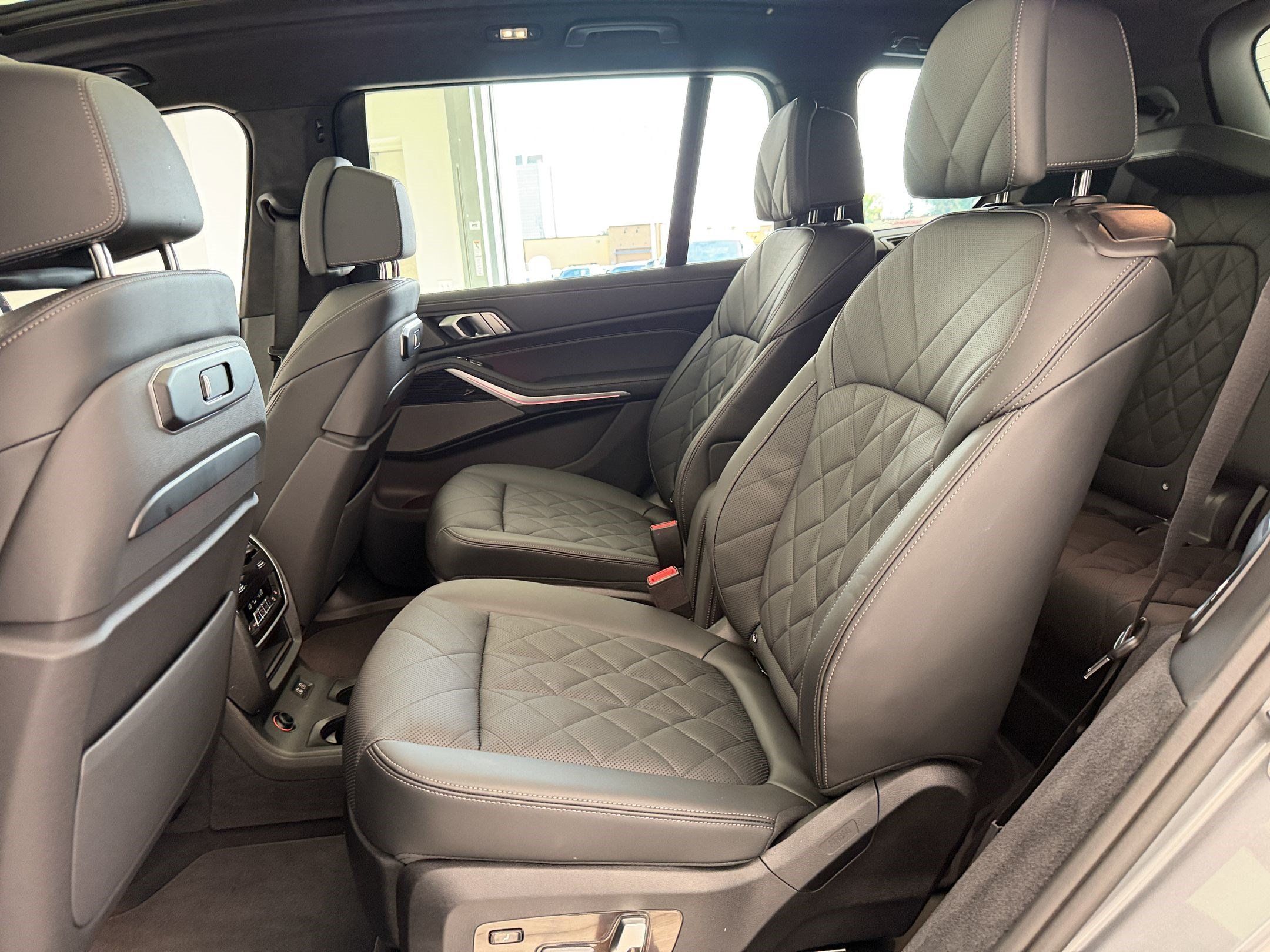 Used 2025 BMW X7 xDrive40i w/ M Sport Package AWD/4WD image 23