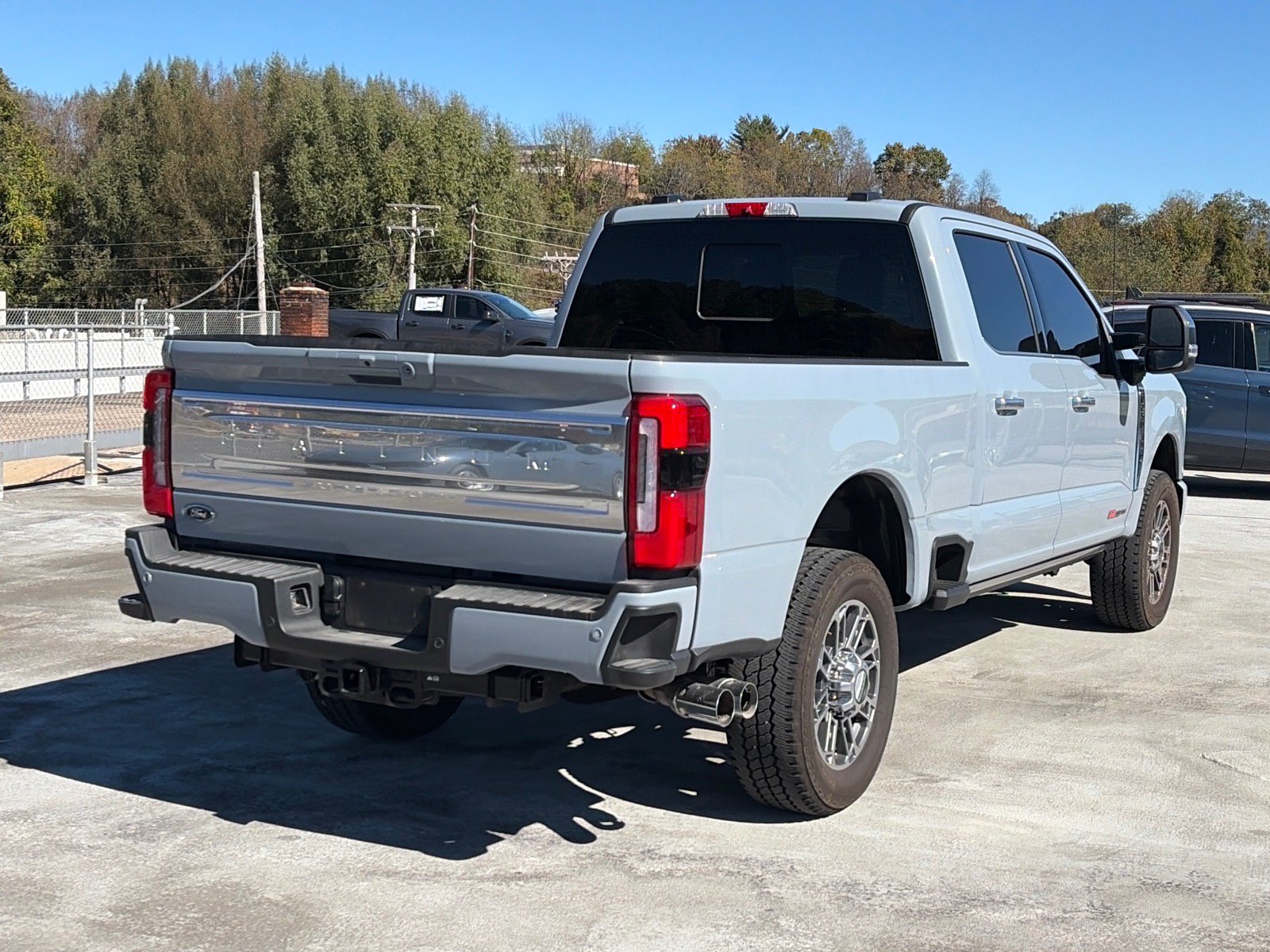 Used 2025 Ford F250 Platinum w/ Platinum Plus Package AWD/4WD image 3