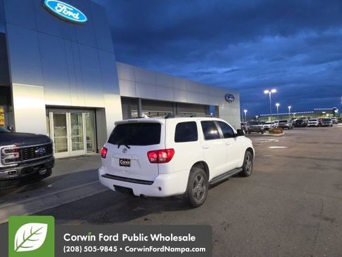 Used 2011 Toyota Sequoia SR5 w/ Sport Appearance Pkg image 9