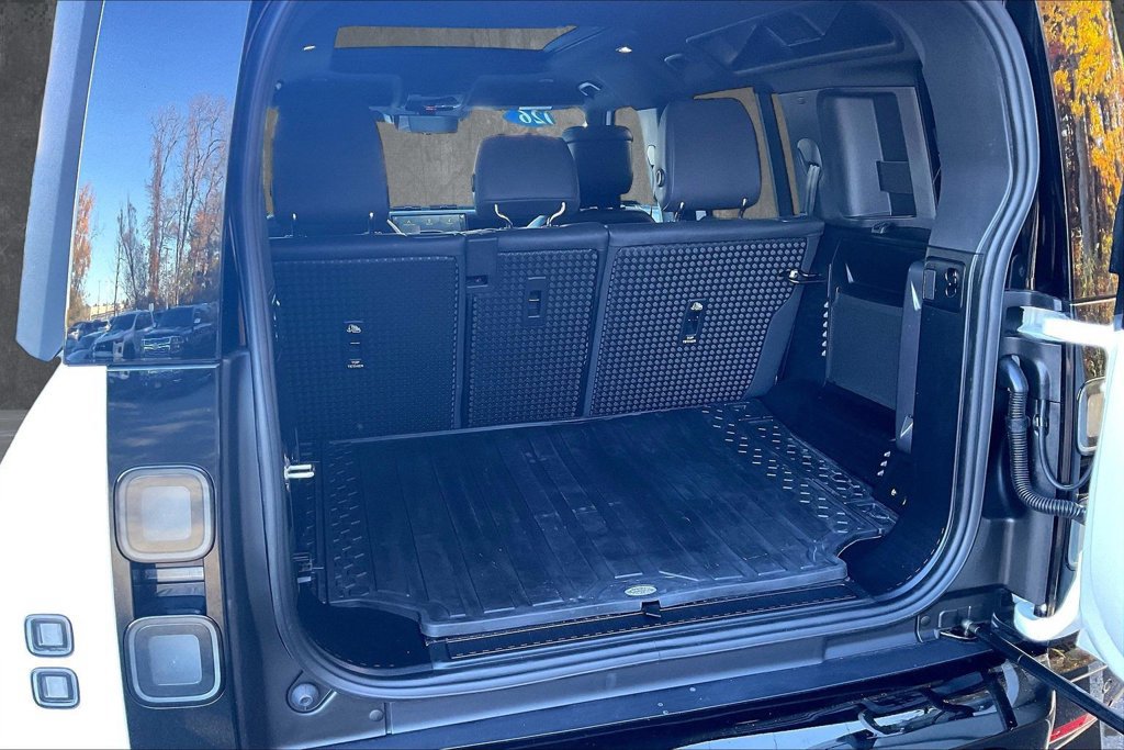 Used 2026 Land Rover Defender 110 X-Dynamic SE AWD/4WD image 5