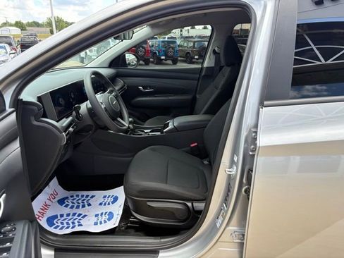 Used 2025 Hyundai Tucson SE image 12