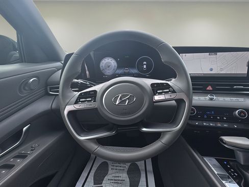 Used 2023 Hyundai Elantra SEL w/ Convenience Package FWD image 11