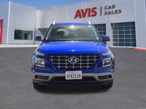 Used 2025 Hyundai Venue SEL FWD image 2