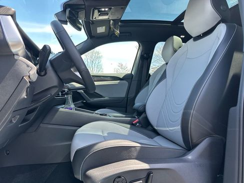 New 2026 Volkswagen Tiguan SE R-Line AWD/4WD image 3