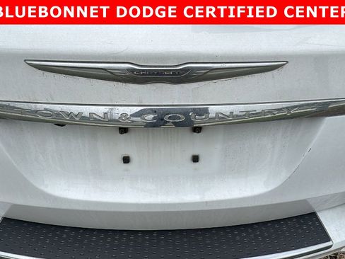 Used 2013 Chrysler Town & Country Touring-L w/ Driver Convenience Group FWD image 14