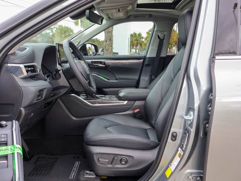 New 2026 Toyota Highlander Limited AWD/4WD image 7
