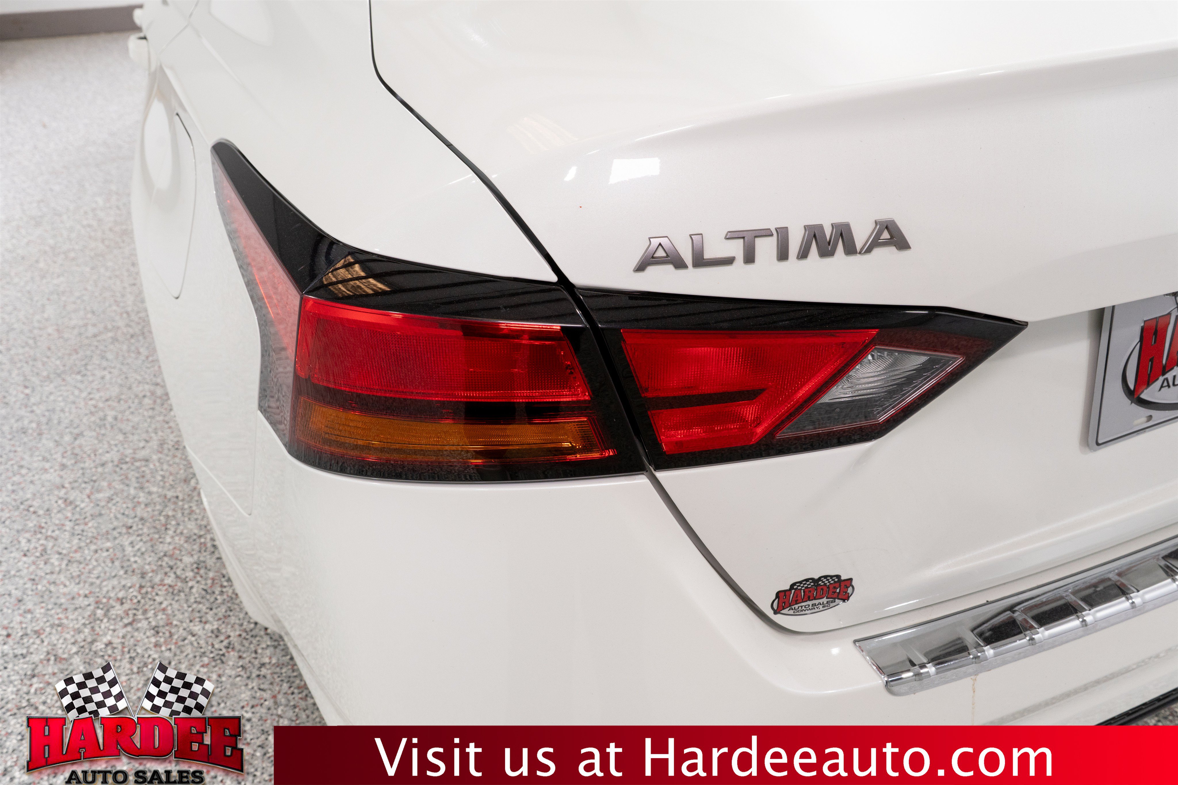 Used 2023 Nissan Altima 2.5 SR w/ SR Premium Package FWD image 9